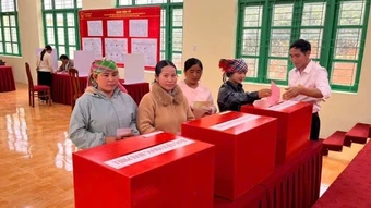 100% cử tri xã Tìa Dình đã hoàn thành bầu cử