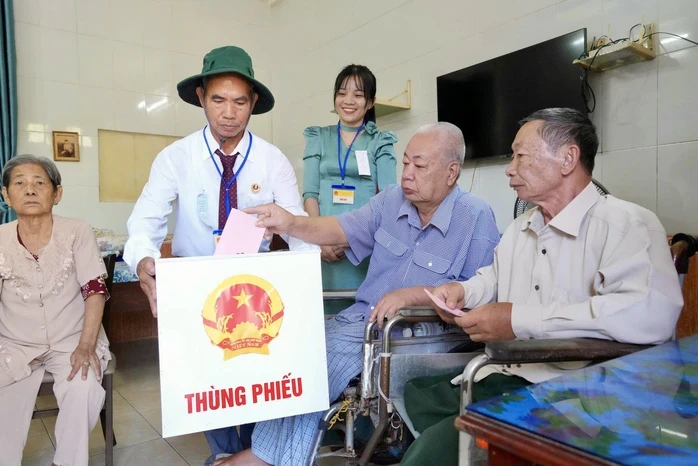 100% người trúng cử được xác nhận tư cách đại biểu HĐND TPHCM khóa mới 100% người trúng cử được xác nhận tư cách đại biểu HĐND TPHCM khóa mới