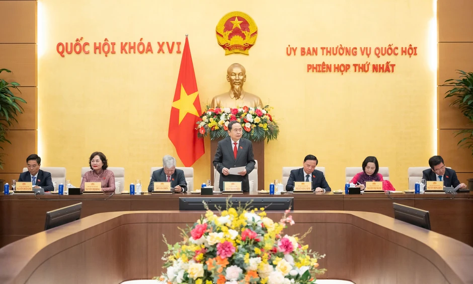18 thành viên Ủy ban Thường vụ Quốc hội khóa XVI 18 thành viên Ủy ban Thường vụ Quốc hội khóa XVI