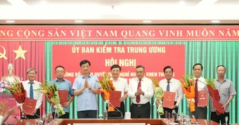 3 Phó Chủ nhiệm Ủy ban Kiểm tra Trung ương khóa 13 nhận quyết định nghỉ hưu