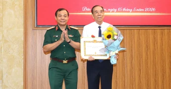 34 đảng viên phường Đức Nhuận nhận Huy hiệu Đảng