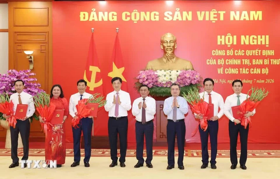 4 Ủy viên Trung ương Đảng được điều động, phân công vị trí công tác mới 4 Ủy viên Trung ương Đảng được điều động, phân công vị trí công tác mới