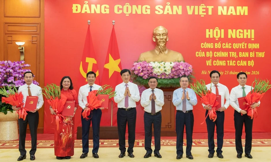 4 Ủy viên Trung ương Đảng và Chủ tịch HĐND tỉnh An Giang nhận nhiệm vụ mới 4 Ủy viên Trung ương Đảng và Chủ tịch HĐND tỉnh An Giang nhận nhiệm vụ mới