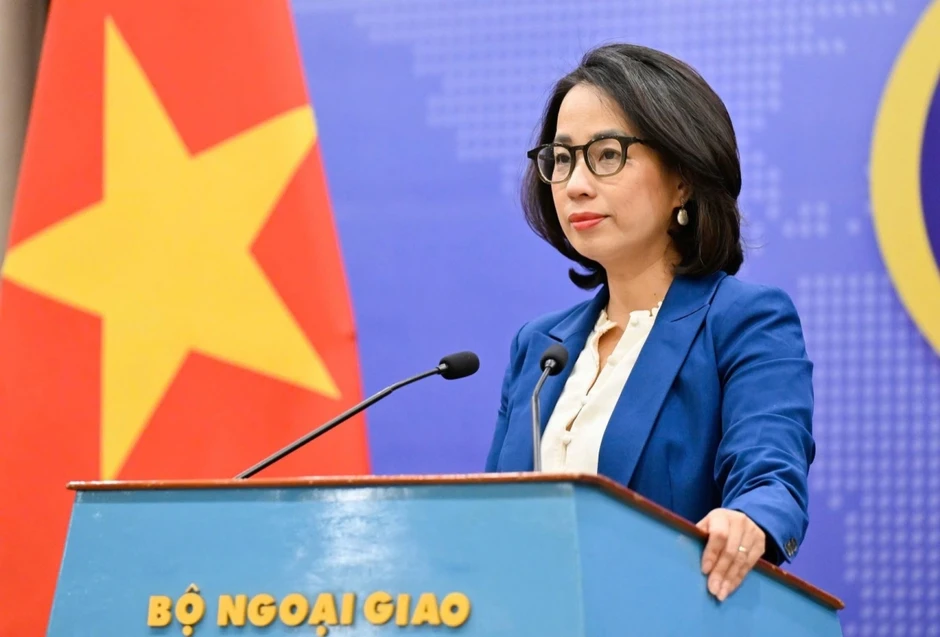 48 thuyền viên tàu Khôi Nguyên 18 đã về đất liền an toàn 48 thuyền viên tàu Khôi Nguyên 18 đã về đất liền an toàn