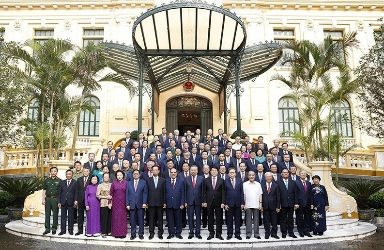 5 nguyên ủy viên Bộ Chính trị nhận Huân chương Hồ Chí Minh 5 nguyên ủy viên Bộ Chính trị nhận Huân chương Hồ Chí Minh