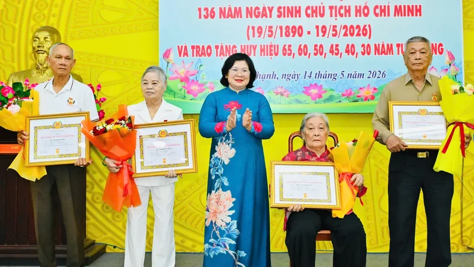 60 đảng viên phường Tây Thạnh và Tân Sơn Nhì nhận Huy hiệu Đảng 60 đảng viên phường Tây Thạnh và Tân Sơn Nhì nhận Huy hiệu Đảng