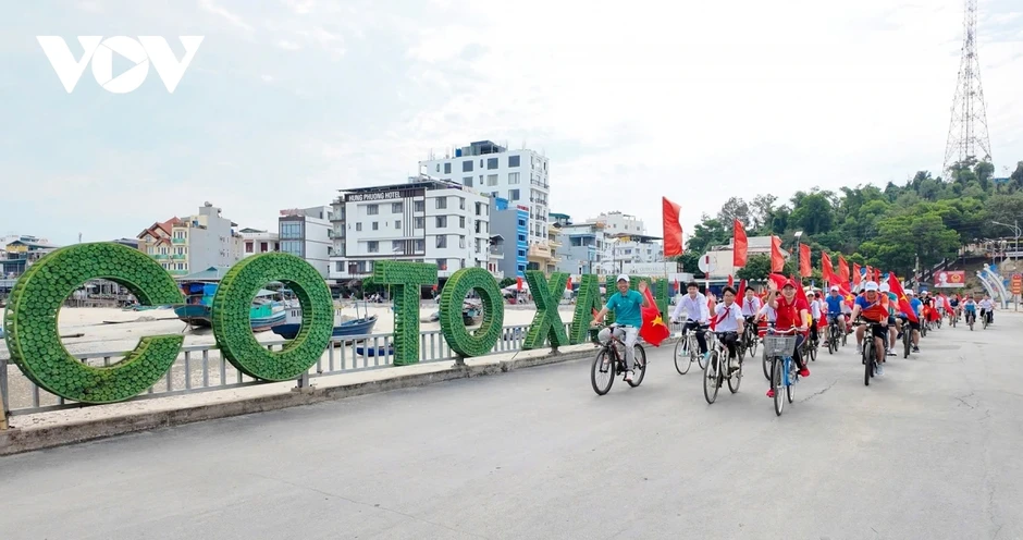 65 năm ngày Bác Hồ ra thăm đảo Cô Tô: Đặc khu vững vàng nơi phên dậu Đông Bắc 65 năm ngày Bác Hồ ra thăm đảo Cô Tô: Đặc khu vững vàng nơi phên dậu Đông Bắc