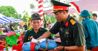 80 hài cốt liệt sĩ Quân tình nguyện và chuyên gia Việt Nam trở về đất mẹ từ nước bạn Lào