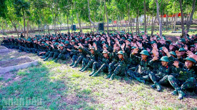 Ấm áp “Bát nước thao trường” Ấm áp “Bát nước thao trường”