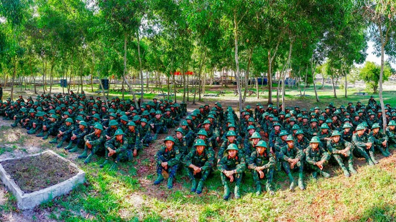 Ấm áp “Bát nước thao trường” Ấm áp “Bát nước thao trường”