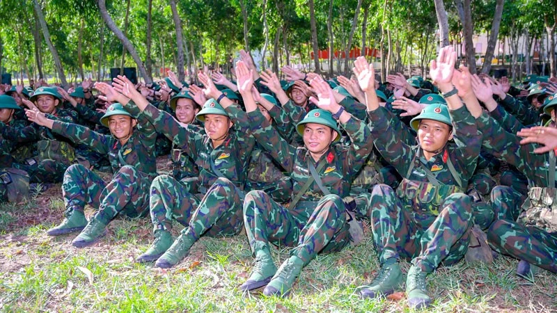 Ấm áp “Bát nước thao trường” Ấm áp “Bát nước thao trường”