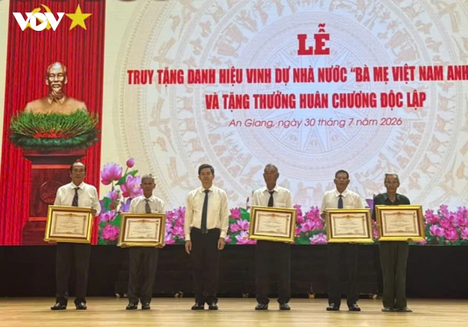 An Giang: 5 bà mẹ được truy tặng danh hiệu Bà mẹ Việt Nam anh hùng An Giang: 5 bà mẹ được truy tặng danh hiệu Bà mẹ Việt Nam anh hùng