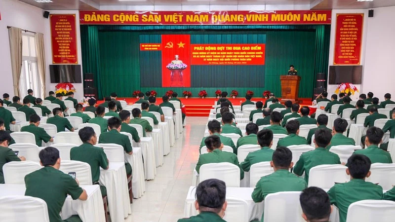 An Giang: Thi đua cao điểm “80 ngày thi đua quyết thắng-viết tiếp bản hùng ca” An Giang: Thi đua cao điểm “80 ngày thi đua quyết thắng-viết tiếp bản hùng ca”
