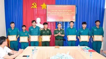 An Giang trao thưởng đột xuất tập thể, cá nhân tham gia chữa cháy rừng