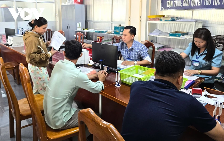 Áp lực biên chế tại xã Tân Thuận, Cà Mau Áp lực biên chế tại xã Tân Thuận, Cà Mau