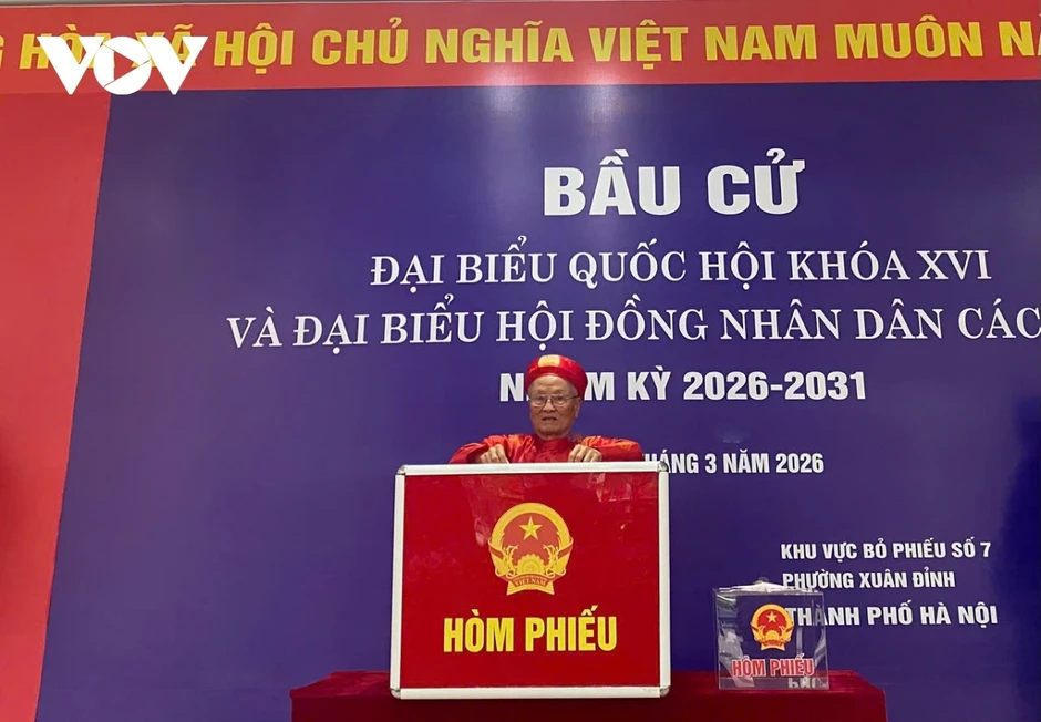 Bà Bùi Thị Minh Hoài bỏ phiếu bầu cử tại phường Xuân Đỉnh, TP Hà Nội Bà Bùi Thị Minh Hoài bỏ phiếu bầu cử tại phường Xuân Đỉnh, TP Hà Nội