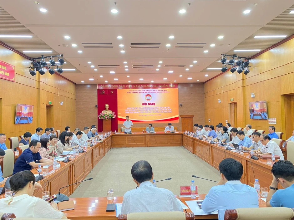 Bà Hà Thị Nga: Nếu không chuyển đổi số, chúng ta sẽ tụt lại phía sau Bà Hà Thị Nga: Nếu không chuyển đổi số, chúng ta sẽ tụt lại phía sau