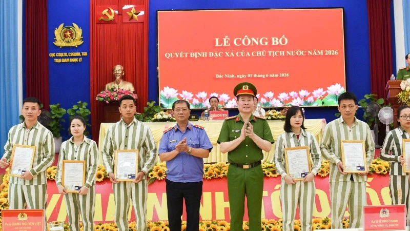 Bắc Ninh: 227 phạm nhân tại trại giam Ngọc Lý nhận Quyết định đặc xá - khởi đầu con đường hướng thiện Bắc Ninh: 227 phạm nhân tại trại giam Ngọc Lý nhận Quyết định đặc xá - khởi đầu con đường hướng thiện