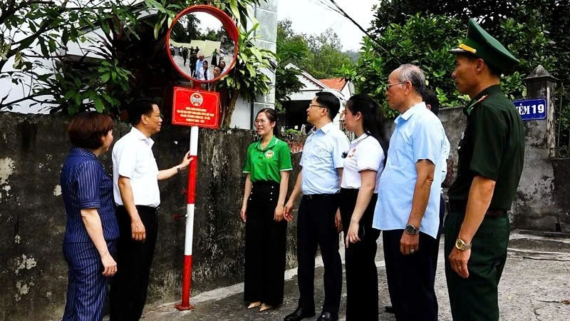 Bài 1: Tháo gỡ “điểm nghẽn” trong vận hành bộ máy Bài 1: Tháo gỡ “điểm nghẽn” trong vận hành bộ máy
