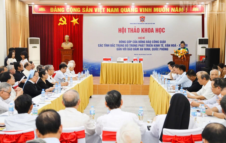 Bài 2: Chú trọng phát triển Đảng ở vùng đặc thù Bài 2: Chú trọng phát triển Đảng ở vùng đặc thù