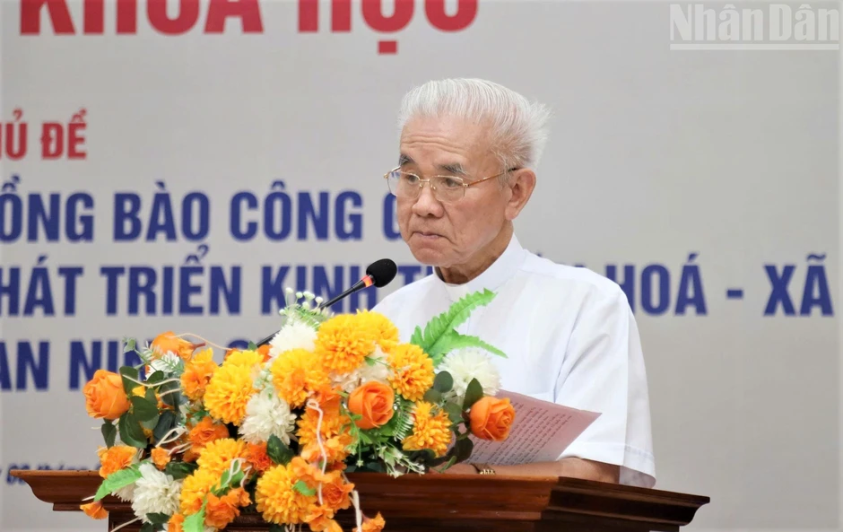 Bài 2: Chú trọng phát triển Đảng ở vùng đặc thù Bài 2: Chú trọng phát triển Đảng ở vùng đặc thù
