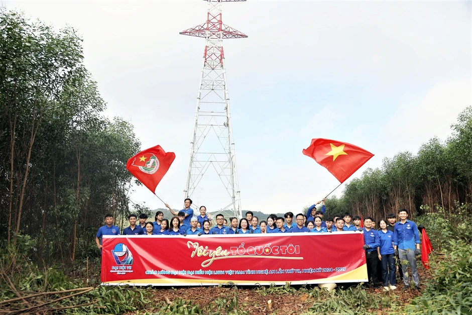 Bài 2: Chú trọng phát triển Đảng ở vùng đặc thù Bài 2: Chú trọng phát triển Đảng ở vùng đặc thù
