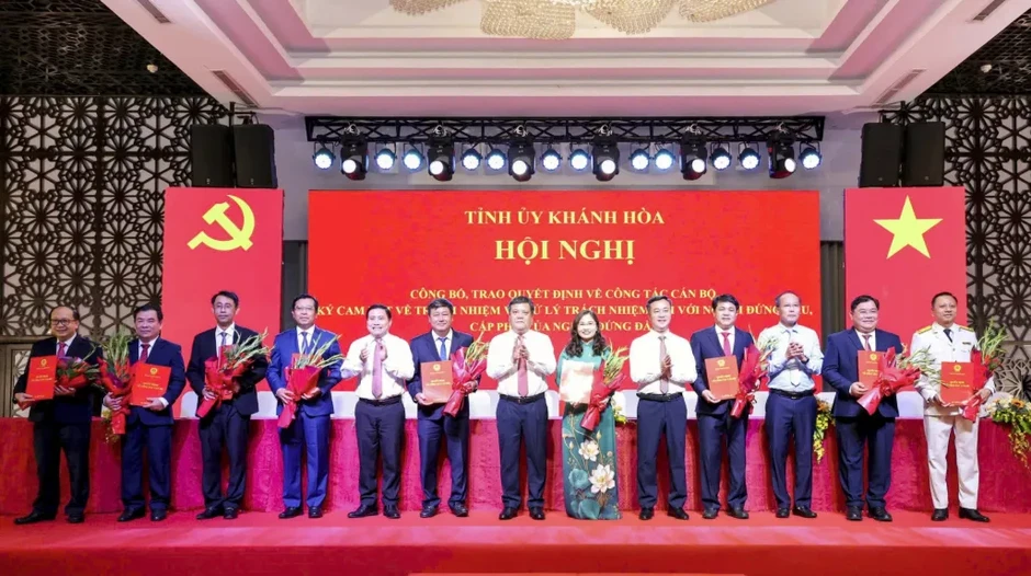 Ban Bí thư chỉ định 9 cán bộ tham gia Ban Chấp hành Đảng bộ tỉnh Khánh Hòa Ban Bí thư chỉ định 9 cán bộ tham gia Ban Chấp hành Đảng bộ tỉnh Khánh Hòa