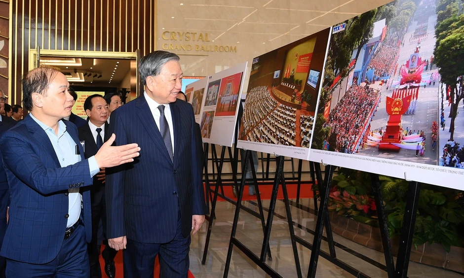 Ban Bí thư: Đến 2030, hình thành các tập đoàn truyền thông chủ lực quốc gia Ban Bí thư: Đến 2030, hình thành các tập đoàn truyền thông chủ lực quốc gia