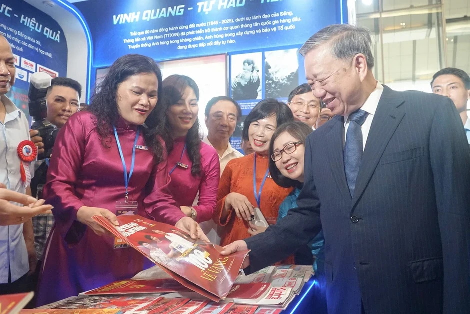 Ban Bí thư: Đến năm 2030, hình thành các tập đoàn xuất bản, truyền thông chủ lực quốc gia Ban Bí thư: Đến năm 2030, hình thành các tập đoàn xuất bản, truyền thông chủ lực quốc gia