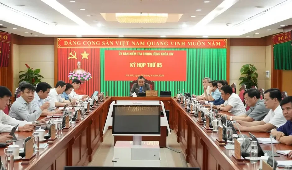 Ban Bí thư quyết định khai trừ đảng đối với 3 đảng viên vi phạm Ban Bí thư quyết định khai trừ đảng đối với 3 đảng viên vi phạm