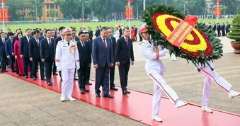 Ban Chấp hành Trung ương Đảng vào Lăng viếng Chủ tịch Hồ Chí Minh