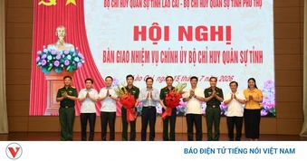 Bàn giao nhiệm vụ Chính ủy Bộ CHQS tỉnh Lào Cai