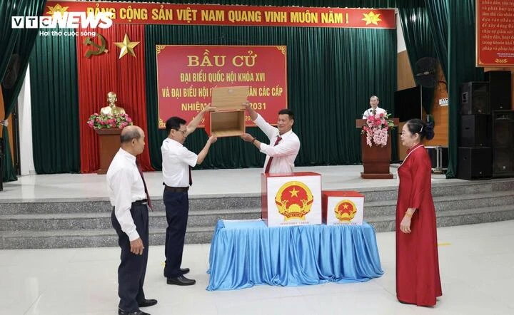 Bản làng Tây Yên Tử rộn ràng ngày bầu cử: Đồng bào Dao háo hức đi bỏ phiếu Bản làng Tây Yên Tử rộn ràng ngày bầu cử: Đồng bào Dao háo hức đi bỏ phiếu