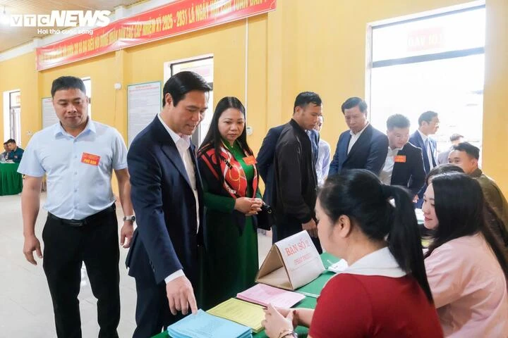 Bản làng Tây Yên Tử rộn ràng ngày bầu cử: Đồng bào Dao háo hức đi bỏ phiếu Bản làng Tây Yên Tử rộn ràng ngày bầu cử: Đồng bào Dao háo hức đi bỏ phiếu