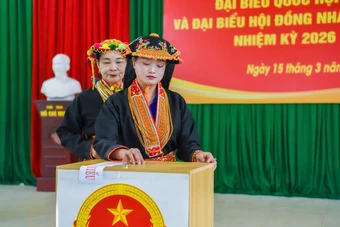 Bản làng Tây Yên Tử rộn ràng ngày bầu cử: Đồng bào Dao háo hức đi bỏ phiếu
