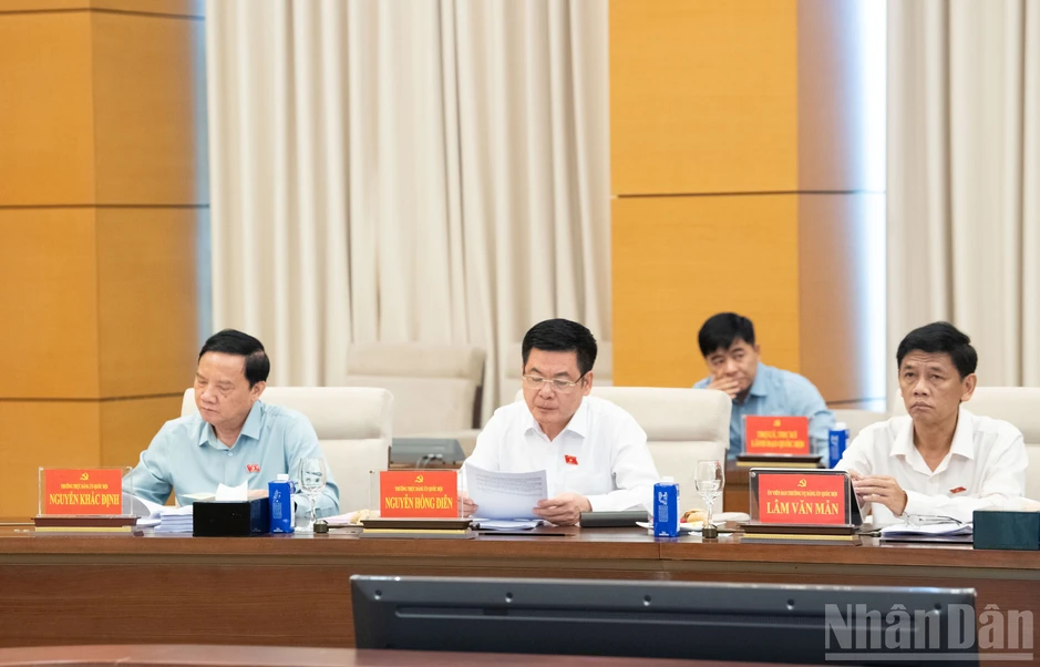 Ban Thường vụ Đảng ủy Quốc hội xem xét, cho ý kiến về công tác tổ chức, cán bộ Ban Thường vụ Đảng ủy Quốc hội xem xét, cho ý kiến về công tác tổ chức, cán bộ