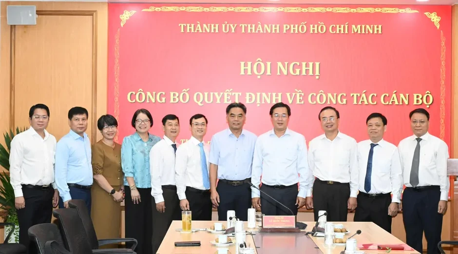 Ban Thường vụ Thành ủy TPHCM công bố quyết định cán bộ tại Ban Nghiên cứu phát triển TPHCM Ban Thường vụ Thành ủy TPHCM công bố quyết định cán bộ tại Ban Nghiên cứu phát triển TPHCM