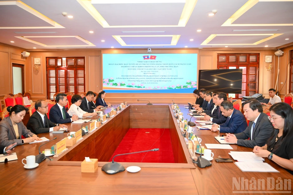 Ban Tuyên giáo Trung ương tiếp, làm việc với Ban Tuyên huấn Trung ương Đảng Nhân dân Cách mạng Lào