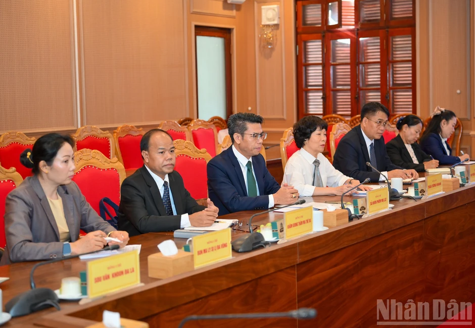 Ban Tuyên giáo Trung ương tiếp, làm việc với Ban Tuyên huấn Trung ương Đảng Nhân dân Cách mạng Lào