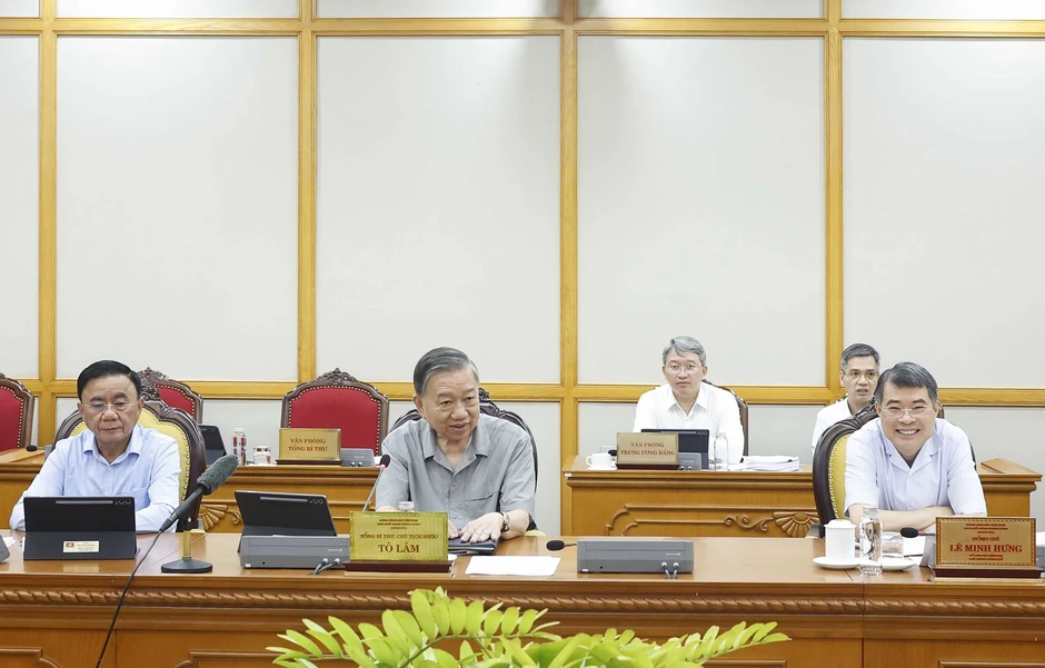 Báo cáo ngay Bộ Chính trị vụ việc đặc biệt nghiêm trọng, khẩn cấp Báo cáo ngay Bộ Chính trị vụ việc đặc biệt nghiêm trọng, khẩn cấp