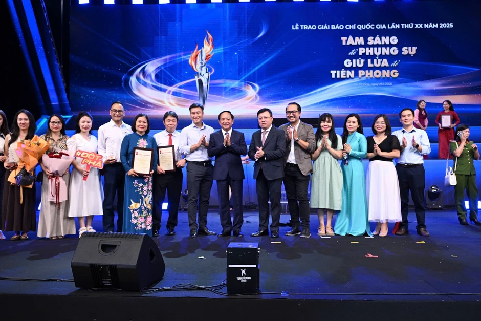 Báo chí cách mạng cần giữ vững dòng thông tin chủ lưu trong kỷ nguyên số Báo chí cách mạng cần giữ vững dòng thông tin chủ lưu trong kỷ nguyên số