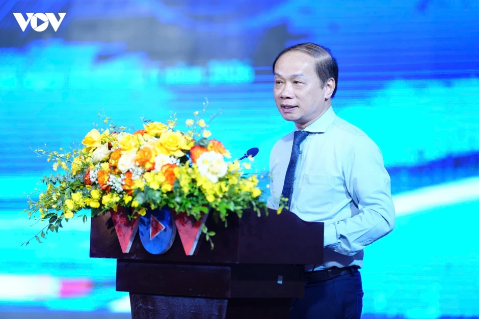 Báo chí cần chuyển từ cơ quan thông tin sang dẫn dắt thông tin, tham gia kiến tạo Báo chí cần chuyển từ cơ quan thông tin sang dẫn dắt thông tin, tham gia kiến tạo