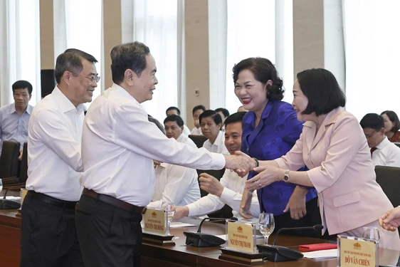 Báo chí cần giữ vững chủ quyền thông tin trên không gian mạng Báo chí cần giữ vững chủ quyền thông tin trên không gian mạng