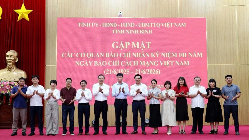 Báo chí đồng hành cùng Ninh Bình hiện thực hóa khát vọng phát triển mới Báo chí đồng hành cùng Ninh Bình hiện thực hóa khát vọng phát triển mới