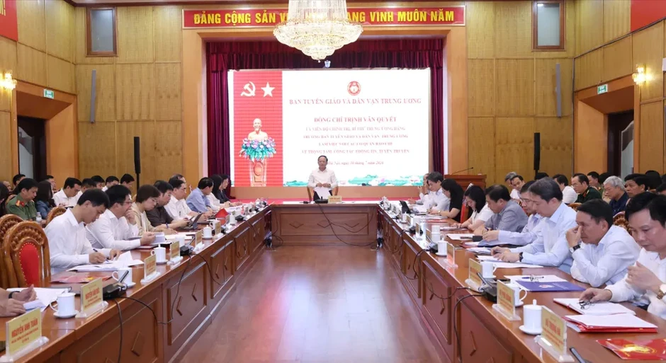 Báo chí giữ vững vai trò tuyến đầu trong bảo vệ nền tảng tư tưởng của Đảng Báo chí giữ vững vai trò tuyến đầu trong bảo vệ nền tảng tư tưởng của Đảng