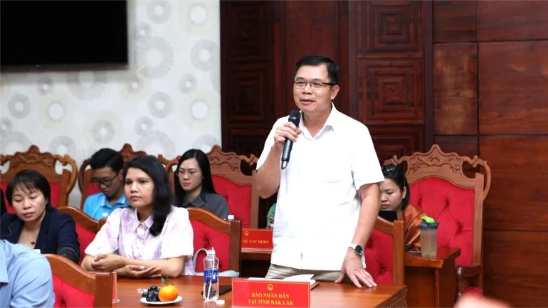 Báo chí góp phần quan trọng vào hoạt động của Hội đồng nhân dân và Đoàn đại biểu Quốc hội tỉnh Đắk Lắk Báo chí góp phần quan trọng vào hoạt động của Hội đồng nhân dân và Đoàn đại biểu Quốc hội tỉnh Đắk Lắk