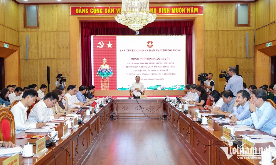 Báo chí không chỉ đưa tin mà phải chạm tới trái tim Báo chí không chỉ đưa tin mà phải chạm tới trái tim
