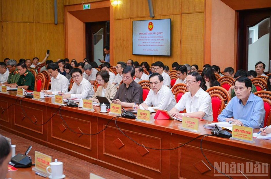 Báo chí phát huy vai trò là dòng thông tin chủ lưu, lan tỏa khát vọng phát triển Báo chí phát huy vai trò là dòng thông tin chủ lưu, lan tỏa khát vọng phát triển