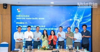 Báo chí ứng dụng và kiểm soát công nghệ để bắt kịp xu hướng