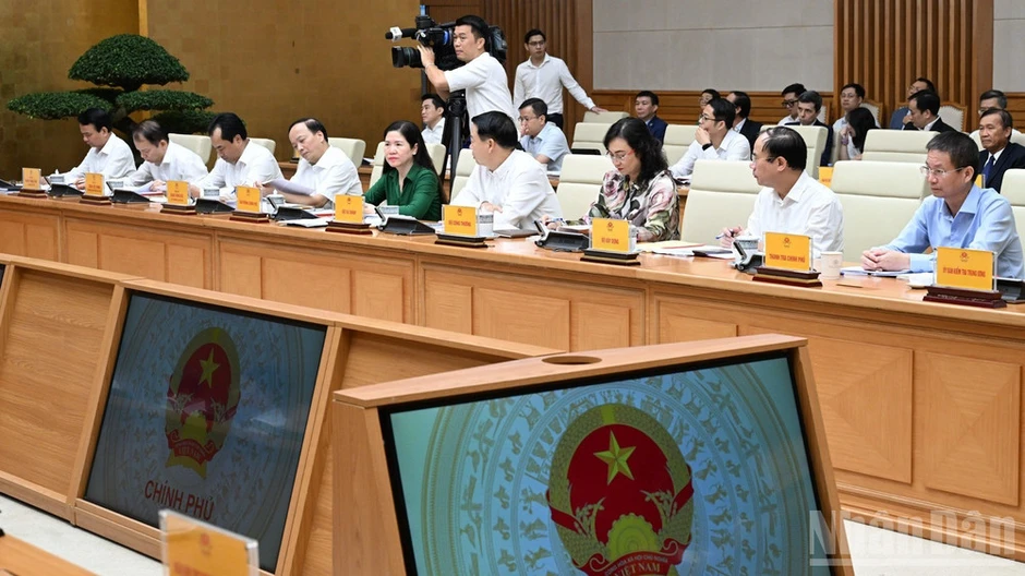 Bảo đảm hệ thống ngân hàng an toàn, lành mạnh, minh bạch, hiệu quả, vận hành theo nguyên tắc thị trường Bảo đảm hệ thống ngân hàng an toàn, lành mạnh, minh bạch, hiệu quả, vận hành theo nguyên tắc thị trường